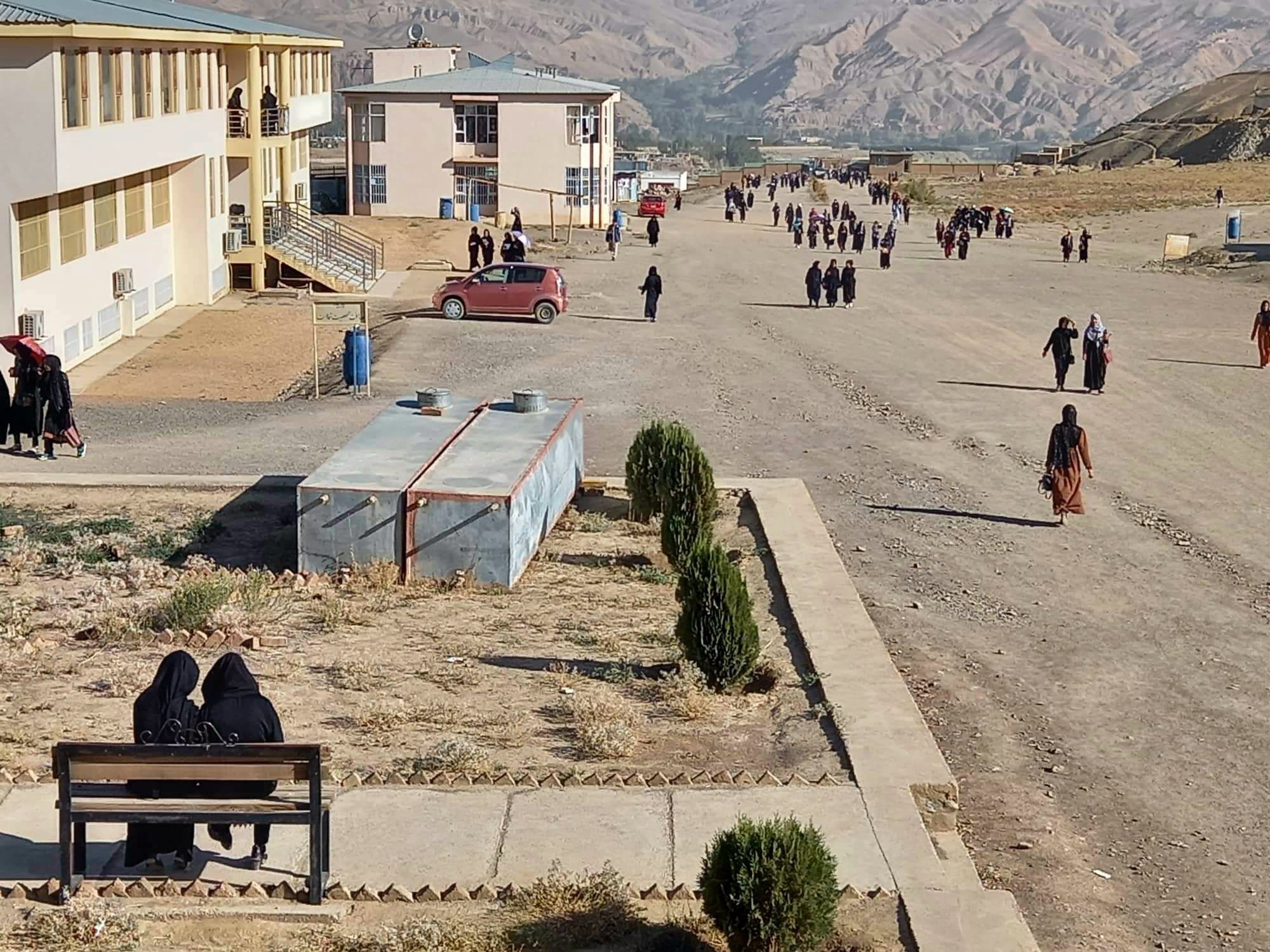 مسئولان دانشگاه بامیان به استادان و دانشجویان: خود را مطابق سنت پیامبر اسلام عیار کنید