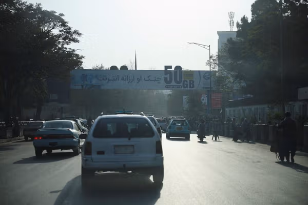 طالبانو د انټرنېټ بیو ټیټولو لپاره ضرب الاجل ټاکلی خو مخابراتي شبکې له لوړو مالیو سر ټکوي