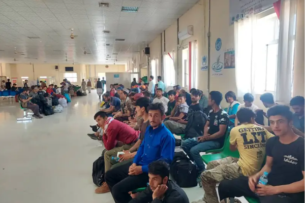 Taliban Announces Return of 2000 Afghan Refugees From Iran