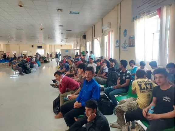 Taliban Announces Return of 2000 Afghan Refugees From Iran