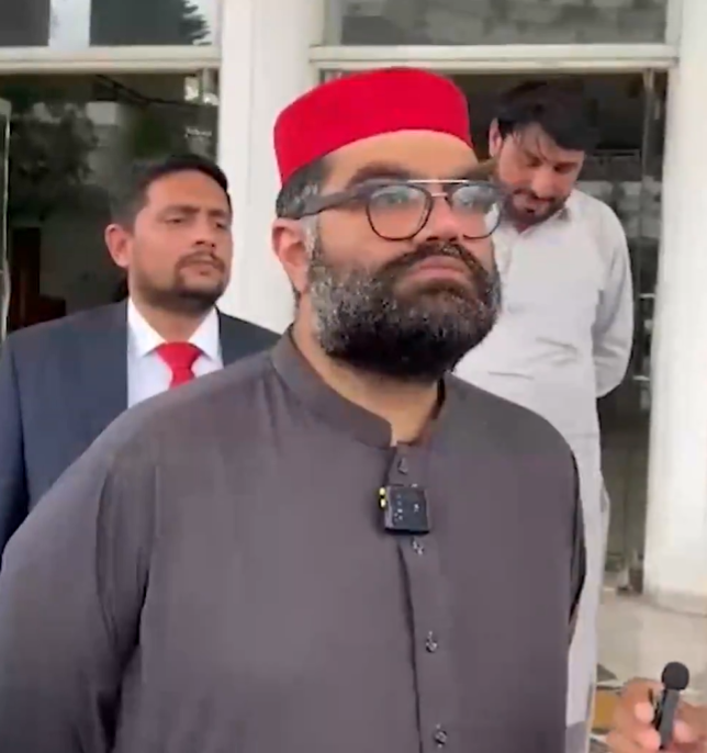 ایمل ولي خان: د جګړې اصلي زیان د ډیورنډ کرښې په دواړو غاړو کې مېشتو پښتنو ته رسېږي