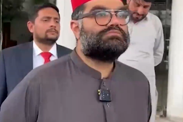 ایمل ولي خان: د جګړې اصلي زیان د ډیورنډ کرښې په دواړو غاړو کې مېشتو پښتنو ته رسېږي