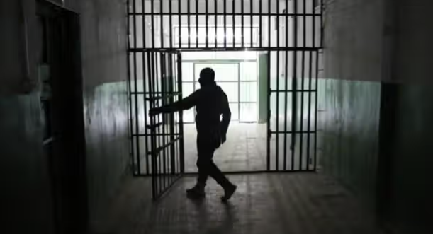اعتقال بشبهة التجسس.. أفغانيان يرويان تجربتهما في السجون الإيرانية