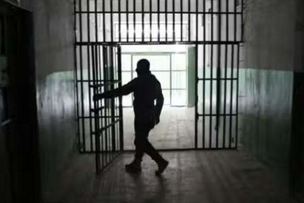 اعتقال بشبهة التجسس.. أفغانيان يرويان تجربتهما في السجون الإيرانية