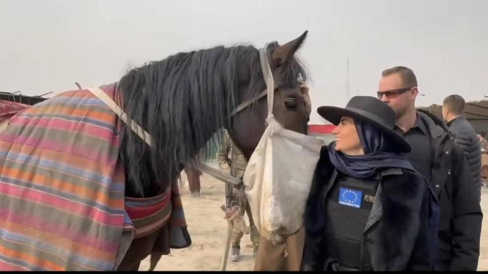 ورونیکا بوسکوویچ پوهار په کابل کې د وزلوبې پرمهال په مرمۍ ضد واسکټ کې لیدل کیږي