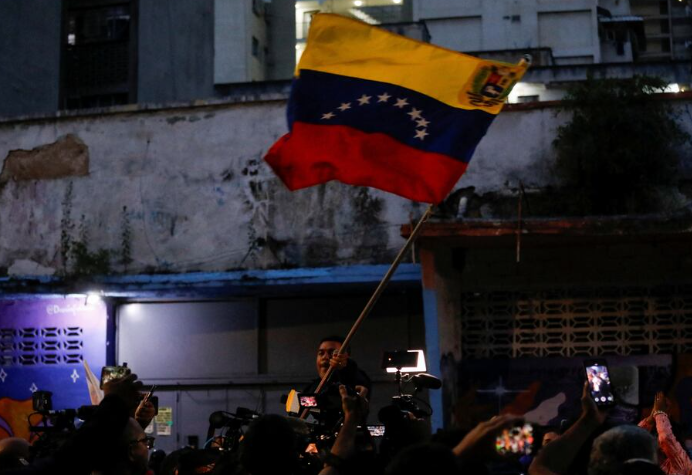 مردم ونزوئلا در انتخابات سرنوشت‌ساز ریاست‌جمهوری به پای صندوق‌های رای رفتند