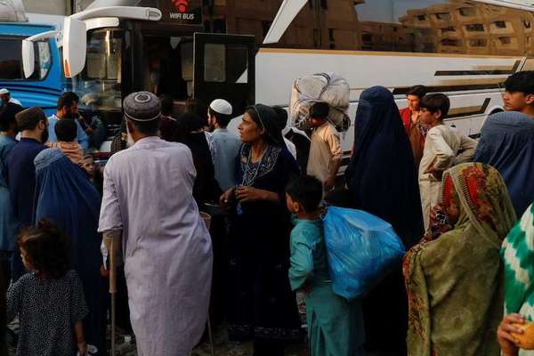 د پنجاب حکومت د بې اسناده افغان کډوالو د بېرته ستنولو درېیم پړاو پیل کړ
