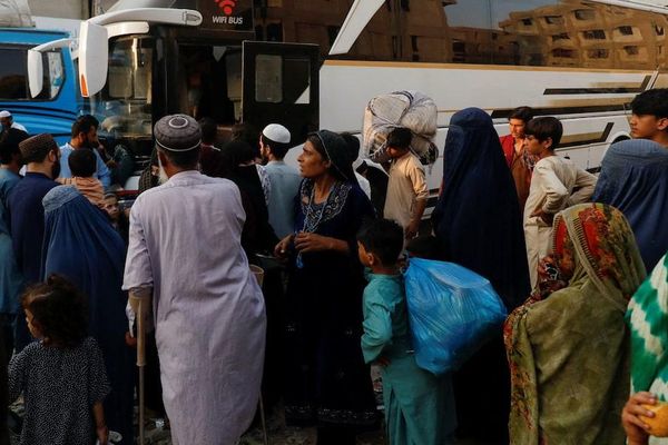 د پنجاب حکومت د بې اسناده افغان کډوالو د بېرته ستنولو درېیم پړاو پیل کړ