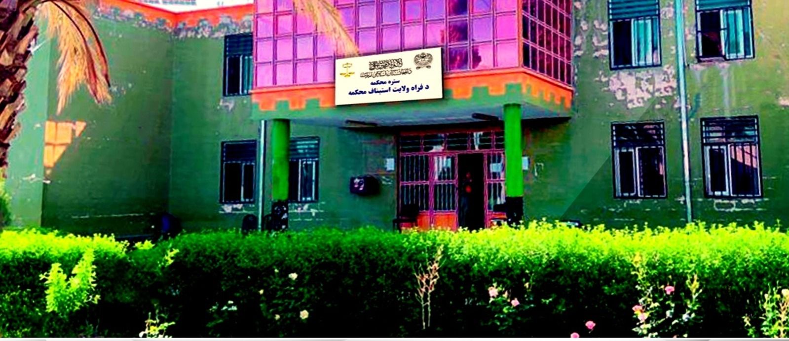 طالبان سه نفر را در فراه پیش چشم مردم شلاق زد