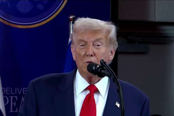 ډونالډ ټرمپ: تهران د امریکا له برید وړاندې د مذاکراتو غوښتنه وکړه