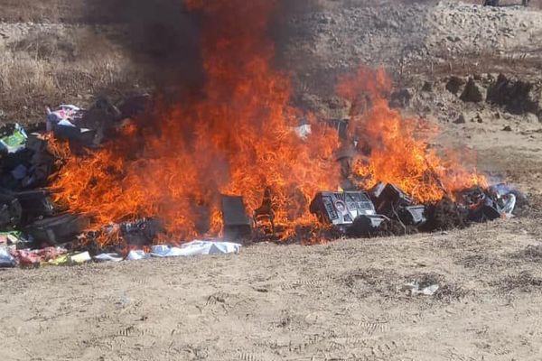 طالبانو په هلمند کې د موسیقۍ لسګونه الات او نور وسایل وسوځول