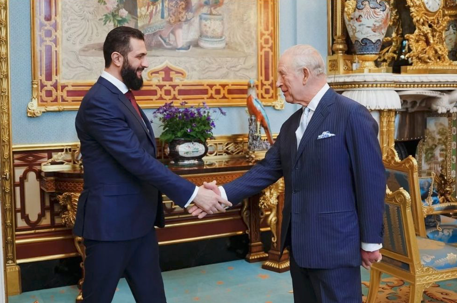 د سوریې ولسمشر برېټانیا ته سفر کړی او د دغه هېواد له پاچا سره یې کتلي