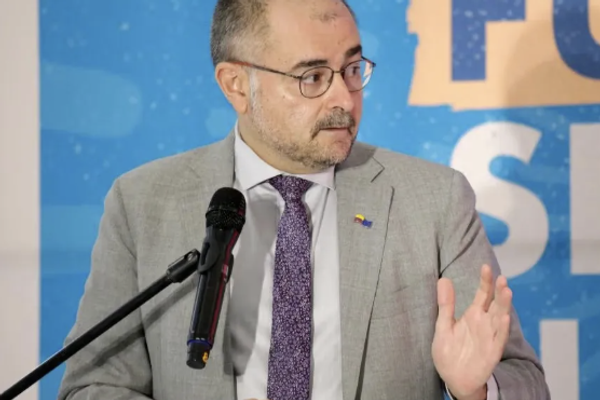 ممثل الاتحاد الأوروبي: لا أحد في أفغانستان يعارض التعامل مع طالبان