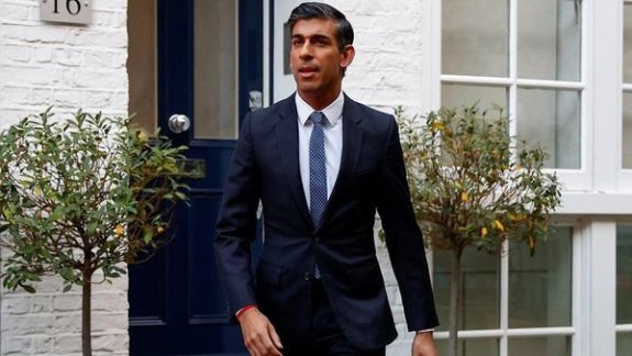 پس از کنارهگیری جانسون از رقابت، ریشی سونک بخت اول نخستوزیری بریتانیا شده است