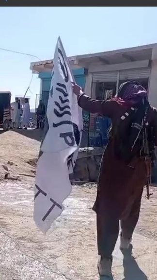 په رڼا ورځ د تحریک طالبان پاکستان وسلوالو د شمالي وزیرستان میرعلي بازار کې ګزمه وکړه