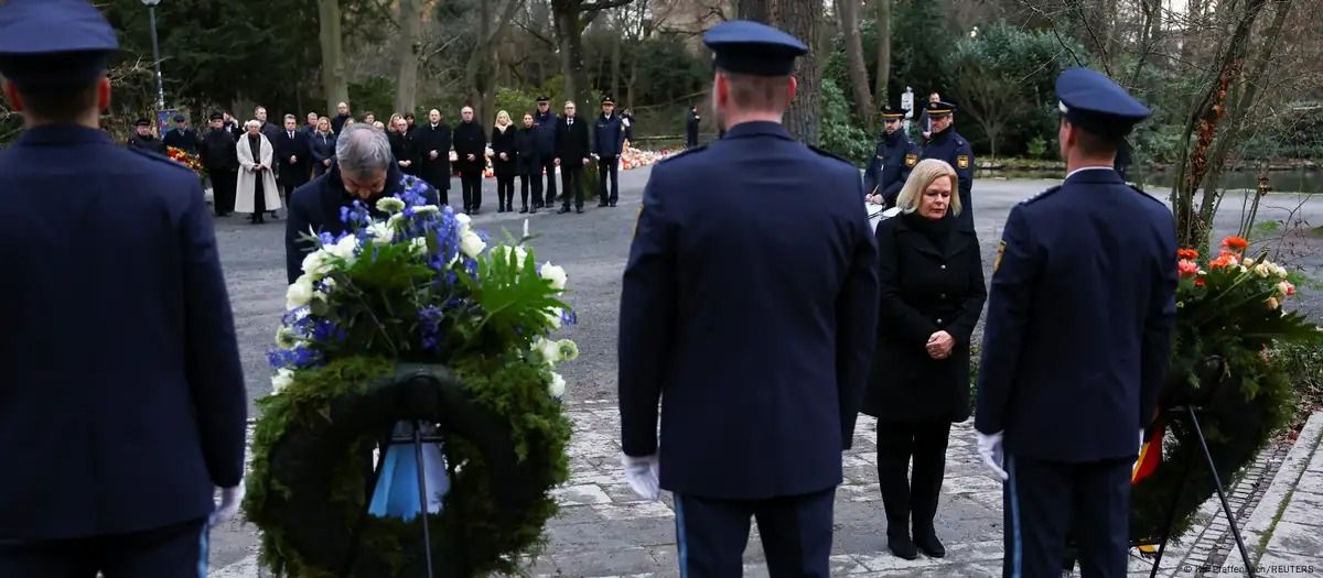 افسر آلمانی به دلیل عدم پیگیری پرونده مهاجم افغان به زندان و جریمه محکوم شد