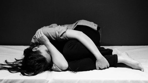 په ښځو کې میاشتنۍ ناروغي؛ دردونه، خپګان، قهر، ستړیا کم انرژي کیدل او بې قراري