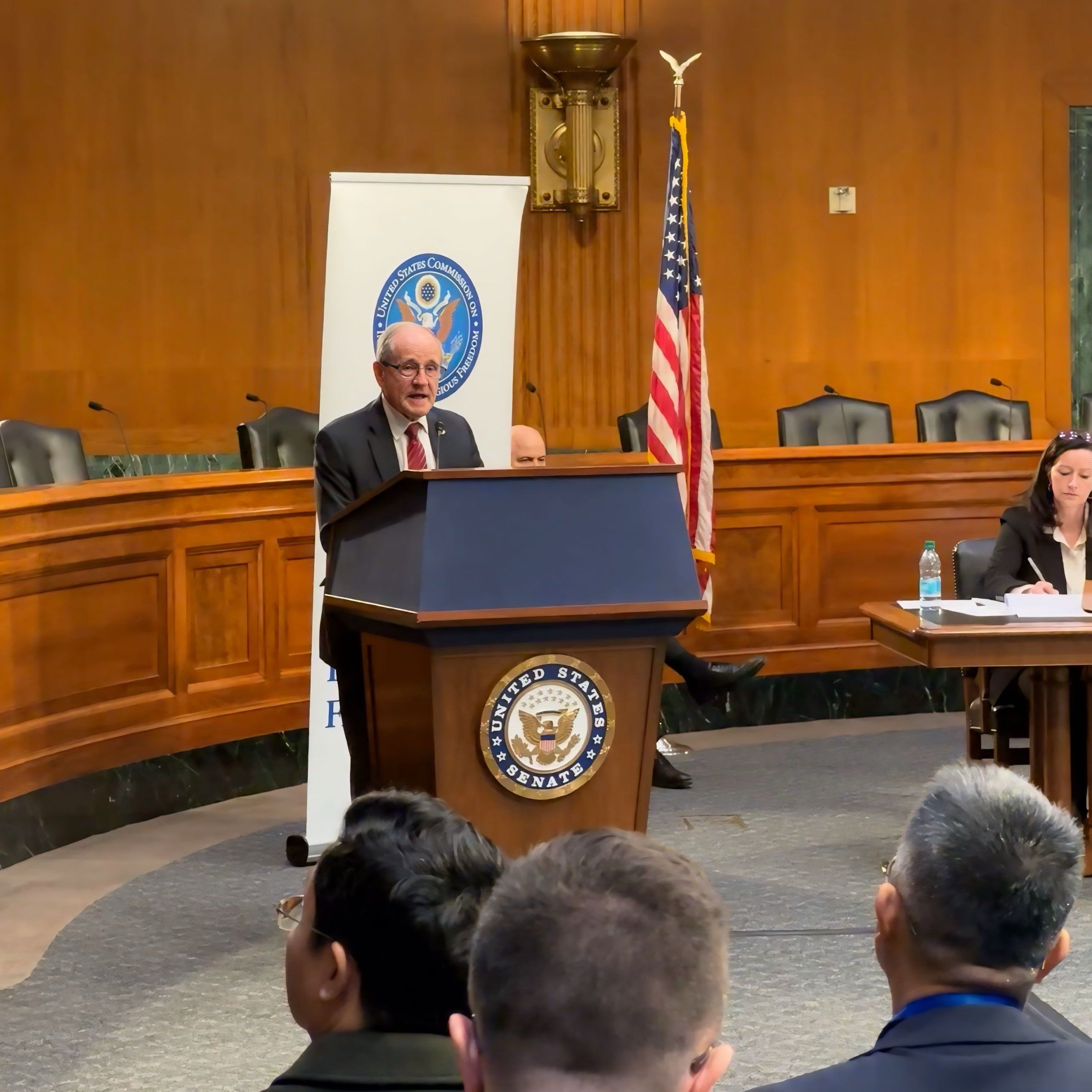 د امریکا د سنا د بهرنیو چارو کمېټې مشر: له طالبانو سره مالي مرستې باید ودرول شي