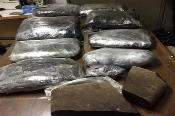 Iran's Border Guard Discovers Over A Tonne of Drugs Near Afghan Border