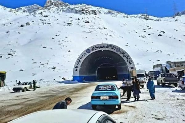 شاهراه سالنگ و برخی مسیرهای دیگر بر اثر بارندگی شدید موقتا بسته شدند