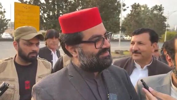 اېمل ولي خان: محمود خان اڅکزی د پښتنو د یووالي نارې هیرې کړي او د خځلو ډېران ته نږدې شوی