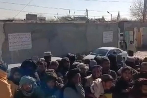 طالبانو په هلمند کې د نشهيي توکو یوه کارخونه کشف او په تړاو یې ۲۰ کسان نیولي