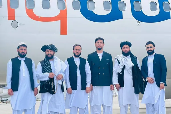 د طالبانو د عامې روغتیا وزارت یو پلاوی د درملو په برخه کې د همکارۍ لپاره بنګله دېش ته لاړ