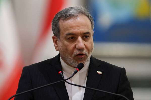 ایران بلغاریا او قبرس ته: د امریکا د پوځي عملیاتو لپاره خپلې اډې مه کاروئ