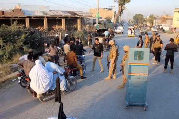 Pakistan To Deport 20,000 Afghan Migrants From Peshawar
