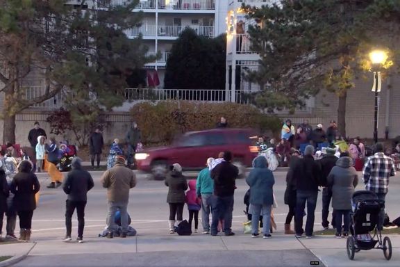 جشنی که به ماتم تبدیل شد؛ ۵ کشته و دهها زخمی در حمله به رژه کریسمس در امریکا