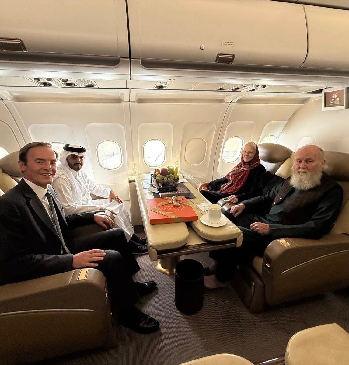 زوج مسن بریتانیایی پس از رهایی از زندان طالبان به لندن رسید