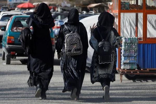 یوناما میگوید محدودیتهای گسترده بر زنان، آینده افغانستان را تضعیف میکند