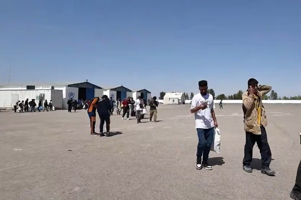 عودة أكثر من 28 ألف أفغاني إلى البلاد منذ بدء الحرب في إيران