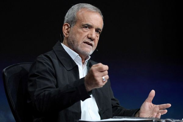 د ایران پاڅون؛ ولسمشر پزشکیان وروستیو لاریونونو کې د ۳ زره کسانو وژنه تایید کړه