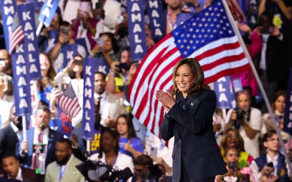 ستاد انتخاباتی کامالا هریس از دریافت ۵۴۰ میلیون دالر کمک مالی خبر داد