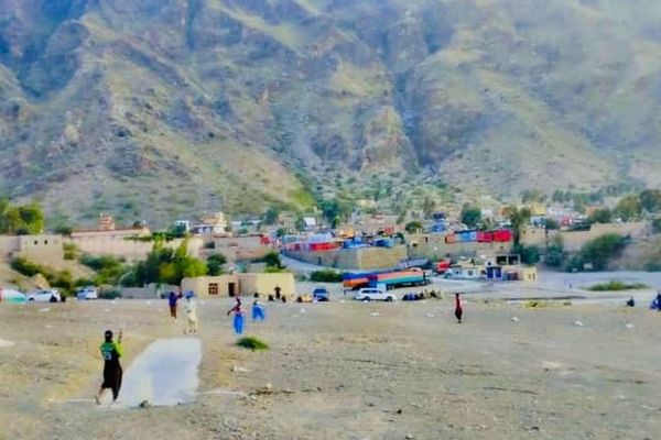 په ننګرهار کې د ۲۴ لوبډلو ترمنځ د ټېپ بال کرېکټ سيالۍ پیل شوې