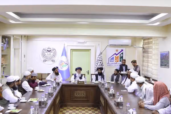 طالبان او بنګلهدېشي سوداګر د اقتصادي او سوداګریزو اړیکو پر پراختیا غږېدلي