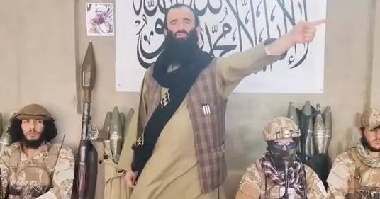 Seks mashinalari porno Qizlar trusiklarini qiniga solib qoyishdi