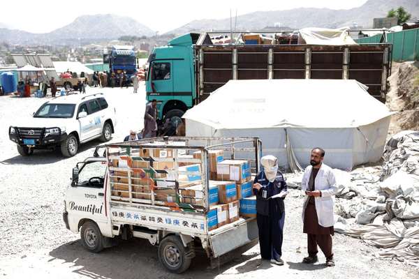 مشکلات درمانی بازگشت کنندگان؛ سازمان ملل تجهیزات پزشکی به افغانستان کمک کرد