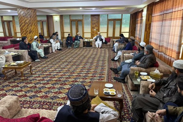 سوداګرو له طالبانو وغوښتل چې پاکستان کې بند پاتې سوداګریزو توکو ازادولو ته حل لاره ومومي