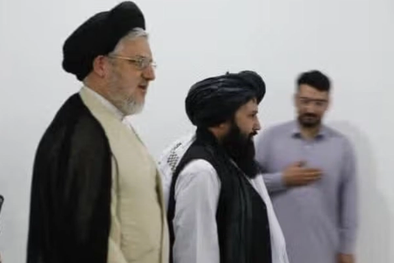 صحيفة إيرانية: لقاء المسؤولين الإيرانيين مع وزير طالبان كان خطأً