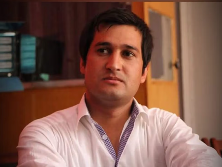 پخوانی افغان خبریال عزیز وطنوال لا هم د طالبانو په بند کې دی 