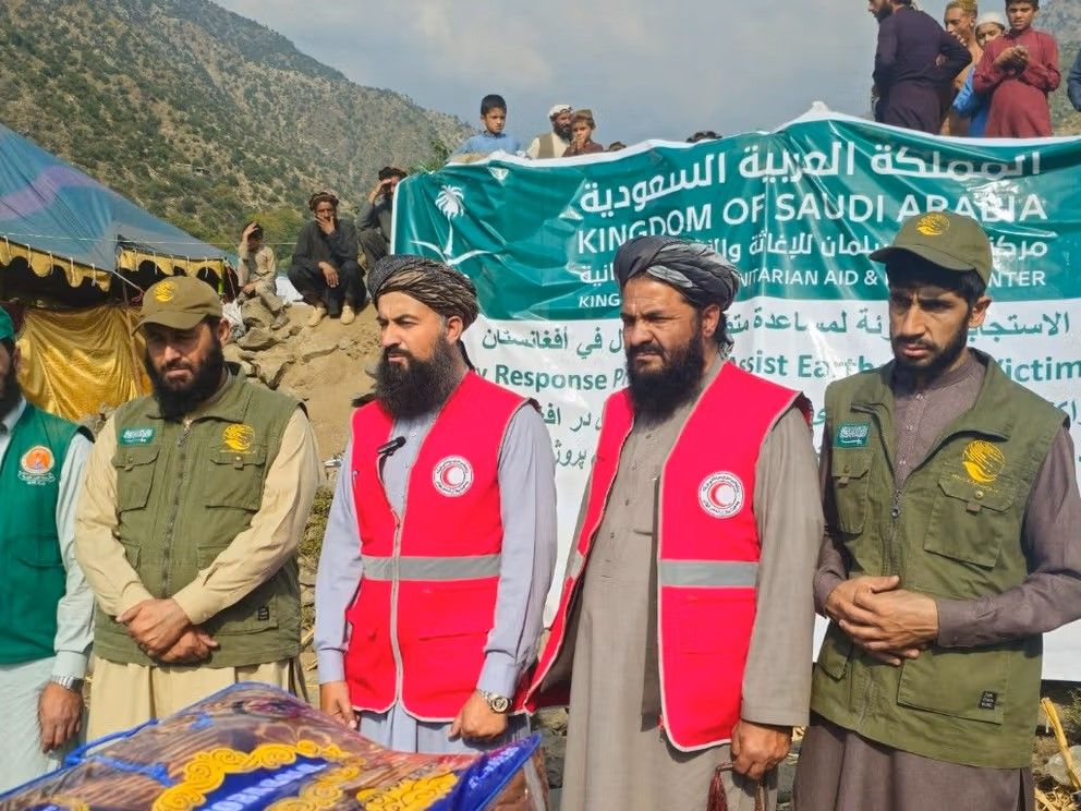 د ملک سلمان بنسټ زلزله ځپلو ته د ۲زره لنډمهاله سرپناوو د وېش خبر ورکړ