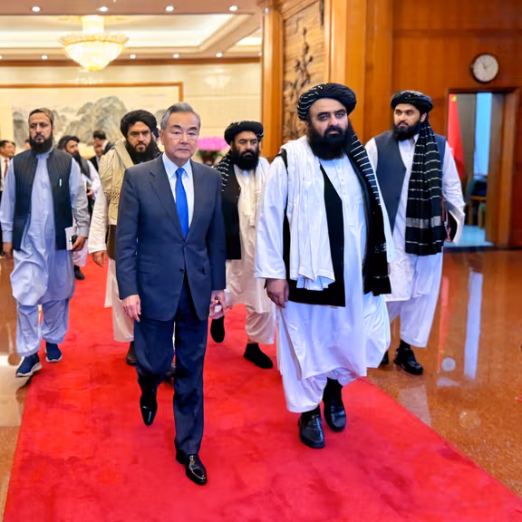 د چین د بهرنیو چارو وزیر: چین په افغانستان کې د نفوذ سیمې په لټه کې نه دی