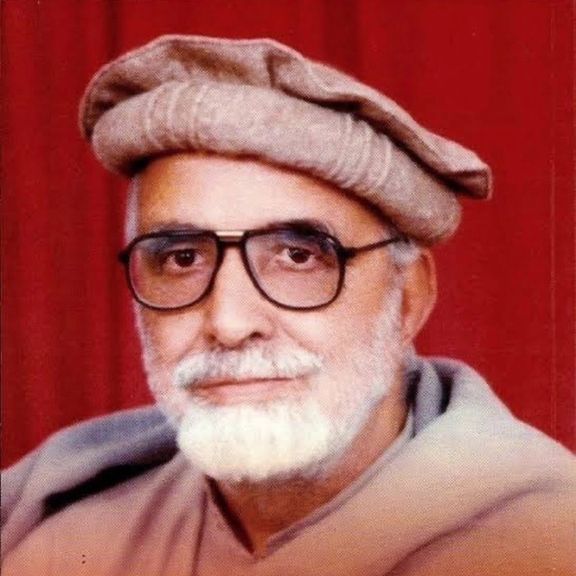 د اجمل خټک ۱۵ تلین؛ لارویان یې د ادب او سیاست په ډګر کې د مبارزې او ازادۍ مهم ږغ بولي