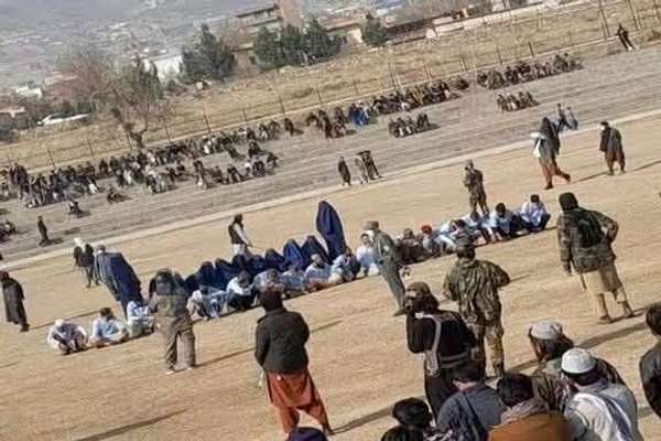Taliban Flog Two Women & Four Men in Public