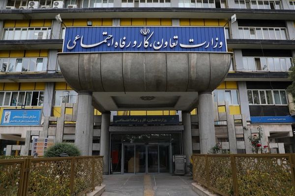 نماینده مجلس ایران: افغانها میتوانند شغلی را بگیرند که ایرانیان رد میکنند