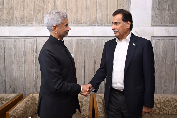 اولین تعامل مستقیم پس از جنگ؛ وزیر خارجه هند و رئیس مجلس پاکستان دیدار کردند
