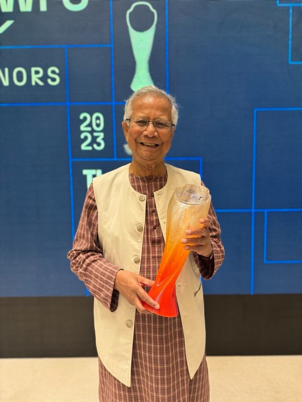 دانشجویان بنگلادشی محمد یونس برنده جایزه نوبل را برای رهبری حکومت موقت پیشنهاد کردند