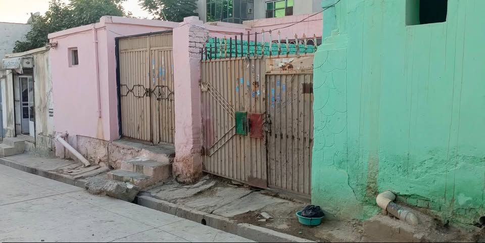 یک معلم: «درآمدم برای پرداخت کرایه خانه و تامین هزینه خانواده کافی نیست»
